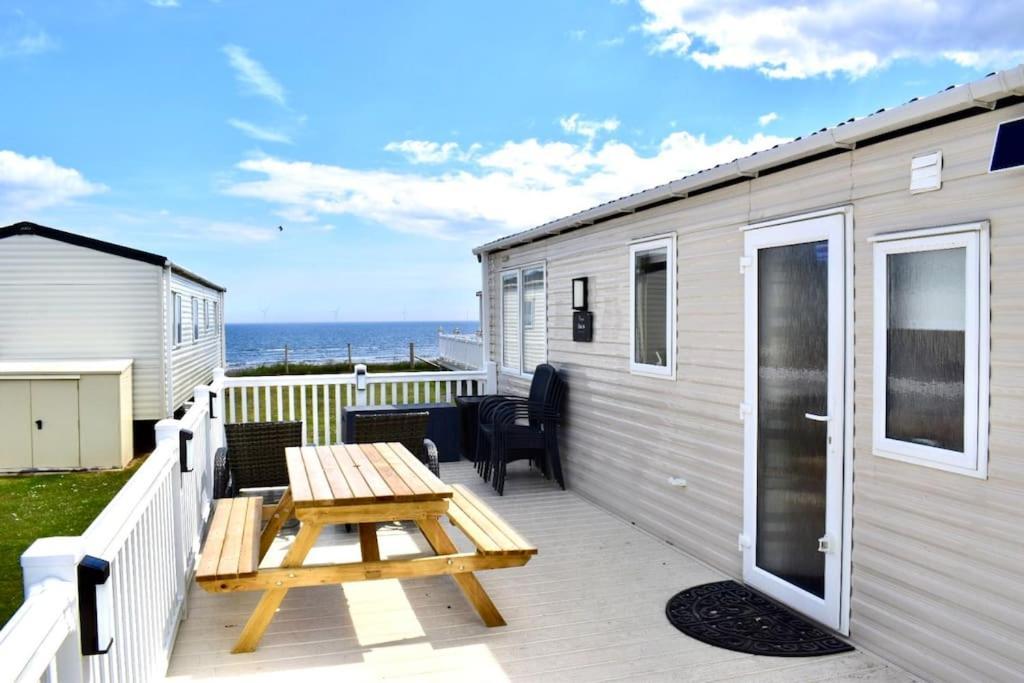 New Sea View Platinum Caravan With Huge Decking Ньюкасл-апон-Тайн Екстер'єр фото