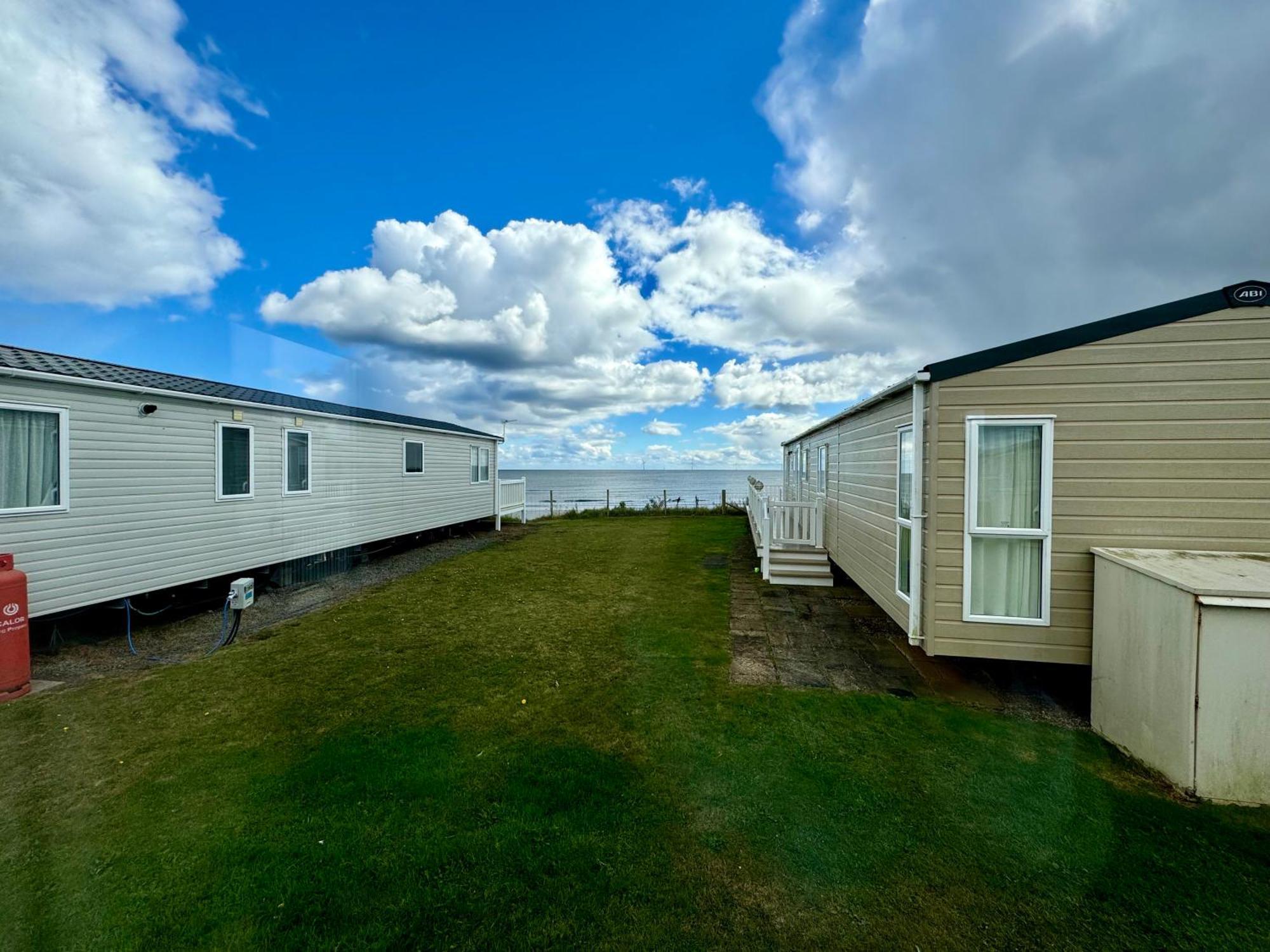 New Sea View Platinum Caravan With Huge Decking Ньюкасл-апон-Тайн Екстер'єр фото